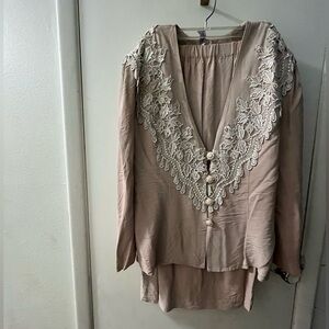 R & M Richards Beige Lace Women's Blouse